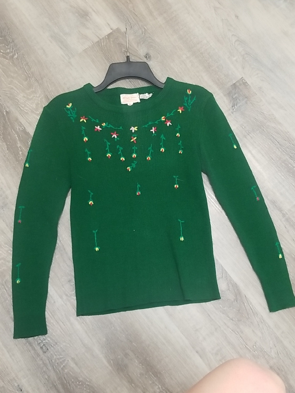 Vintage Green Embroidered Floral Crewneck Sweater